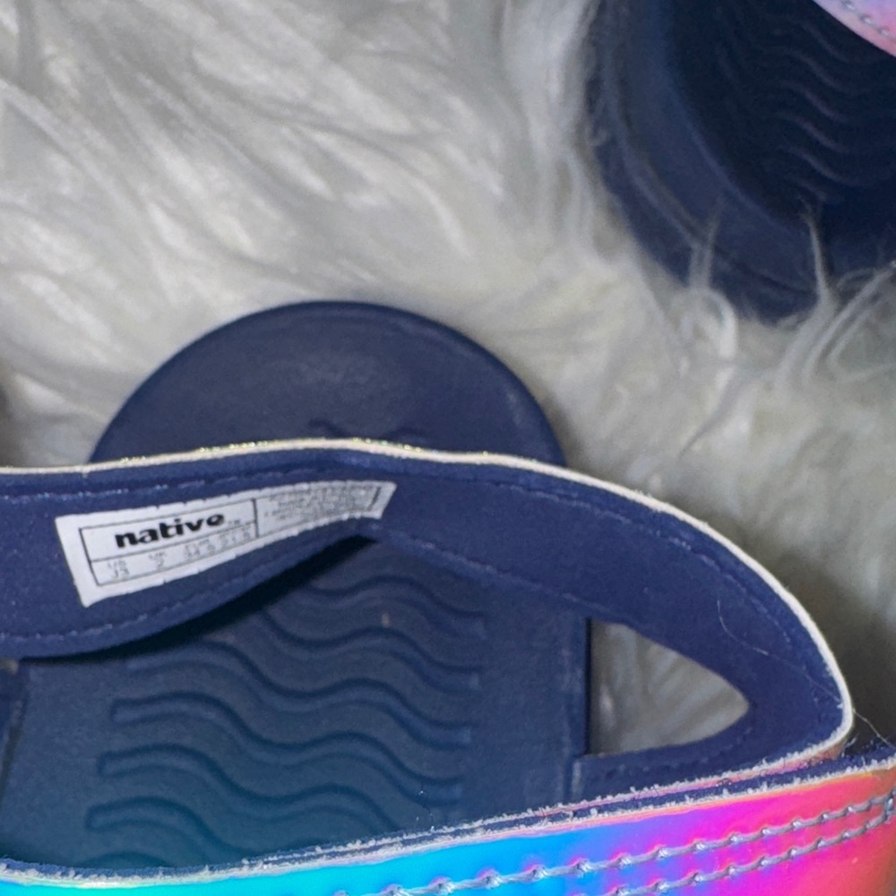 Native Holographic Kids' Sandals - Picture 5 of 5